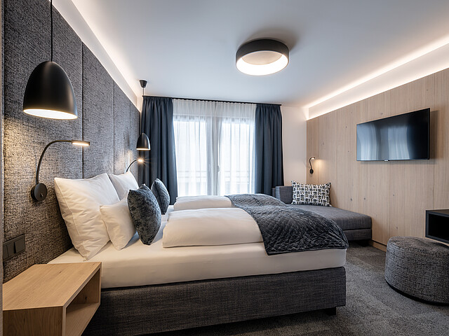 Wohnen im Wiesenegg in Saalbach Das Foto darf ausschließlich für Marketingmaßnahmen des Ski & Bike Hotel WIESENEGG - Jakob Schwabl KG - Glemmtalerlandesstr. 385 - A-5753 Saalbach räumlich und zeitlich unbegrenzt verwendet werden. Das Copyright verbleibt beim Bildautor Günter Standl (www.guenterstandl.de). Jegliche Nutzung Dritter ist mit dem Bildautor gesondert zu vereinbaren. Der Bildautor stellt das gelieferte Bildmaterial nicht von Rechten Dritter frei. Etwaige Ansprüche Dritter fallen in den Verantwortungsbereich des Bildnutzers.