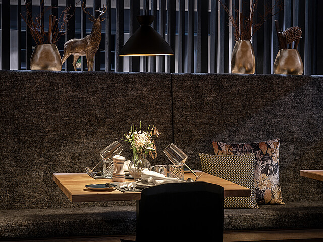 Verwöhnpension Das Foto darf ausschließlich für Marketingmaßnahmen des Ski & Bike Hotel WIESENEGG - Jakob Schwabl KG - Glemmtalerlandesstr. 385 - A-5753 Saalbach räumlich und zeitlich unbegrenzt verwendet werden. Das Copyright verbleibt beim Bildautor Günter Standl (www.guenterstandl.de). Jegliche Nutzung Dritter ist mit dem Bildautor gesondert zu vereinbaren. Der Bildautor stellt das gelieferte Bildmaterial nicht von Rechten Dritter frei. Etwaige Ansprüche Dritter fallen in den Verantwortungsbereich des Bildnutzers.